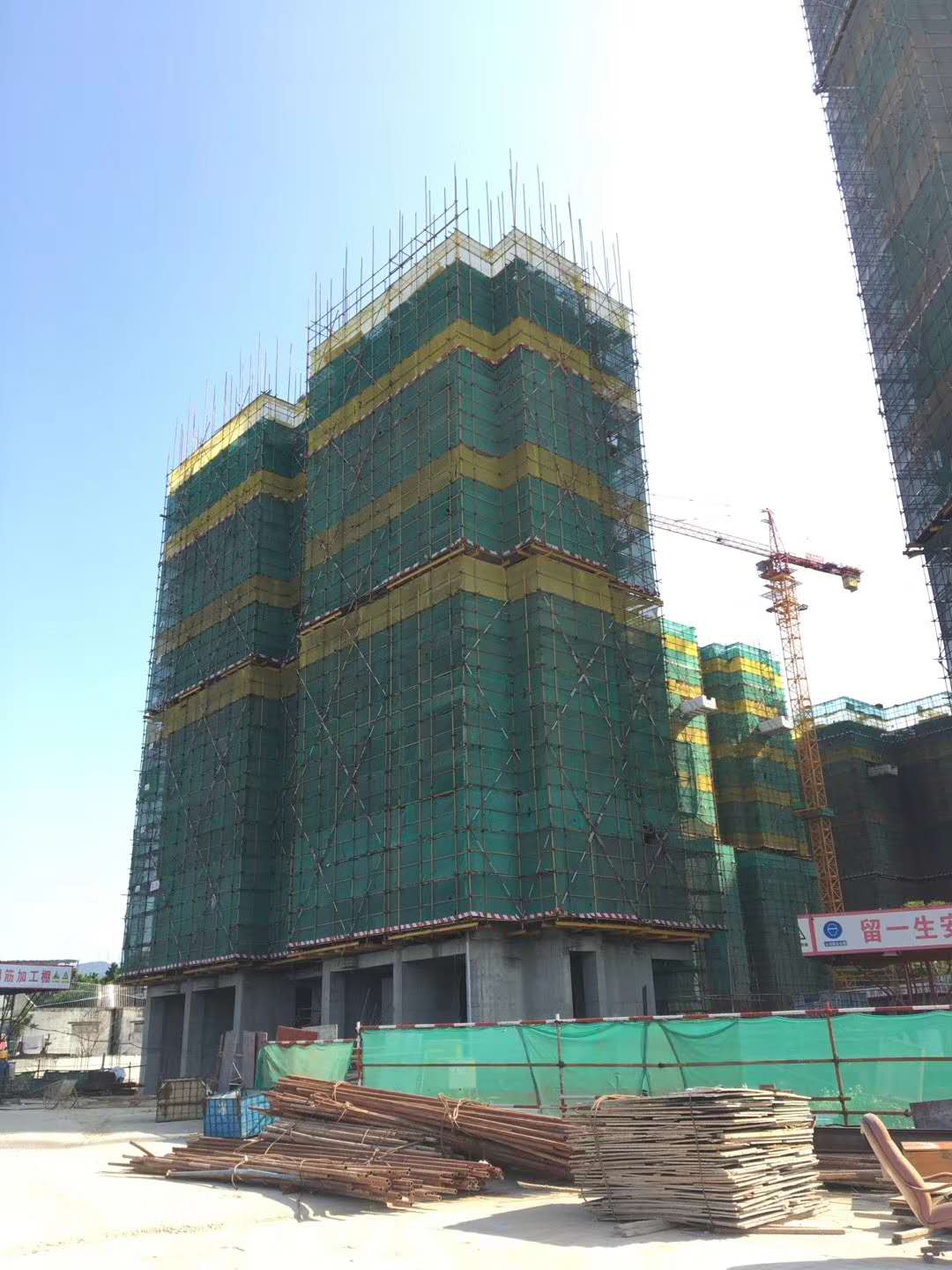 深圳頤安都會(huì )中央項目建筑安全網(wǎng)施工案例